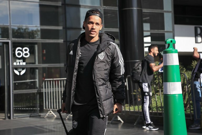 Pedrinho tem ruptura do tendão posterior da coxa direita e vira desfalque no Atlético Mineiro