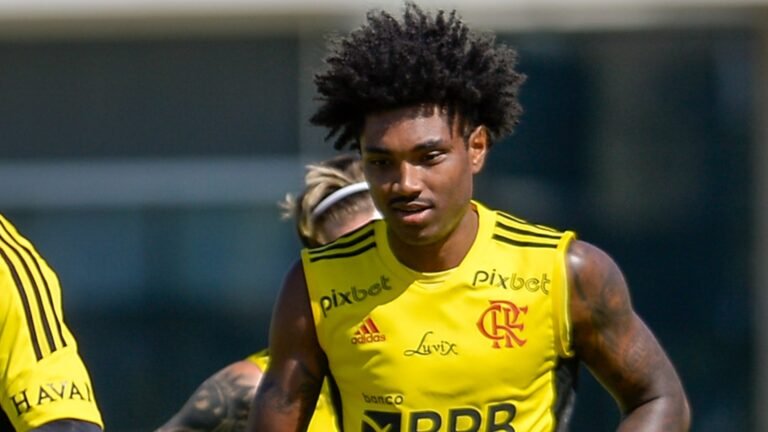 Flamengo terá economia milionária com saída de Vitinho