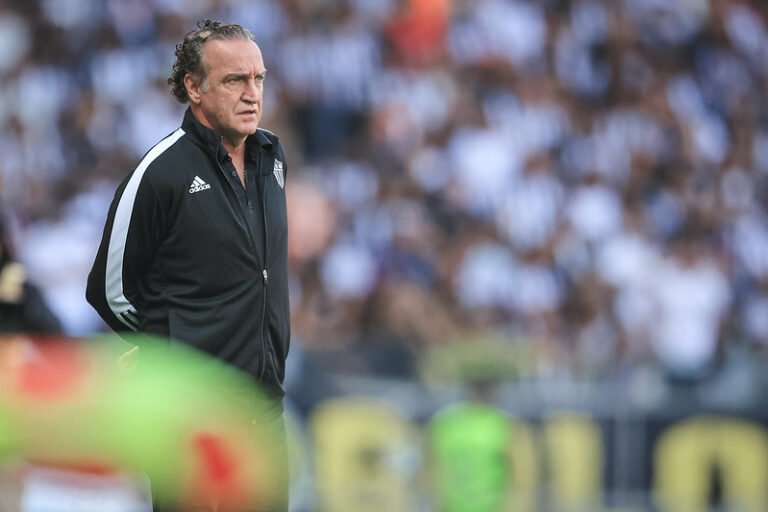 Cuca fala sobre bom futebol do Atlético Mineiro e confia na recuperação de Hulk