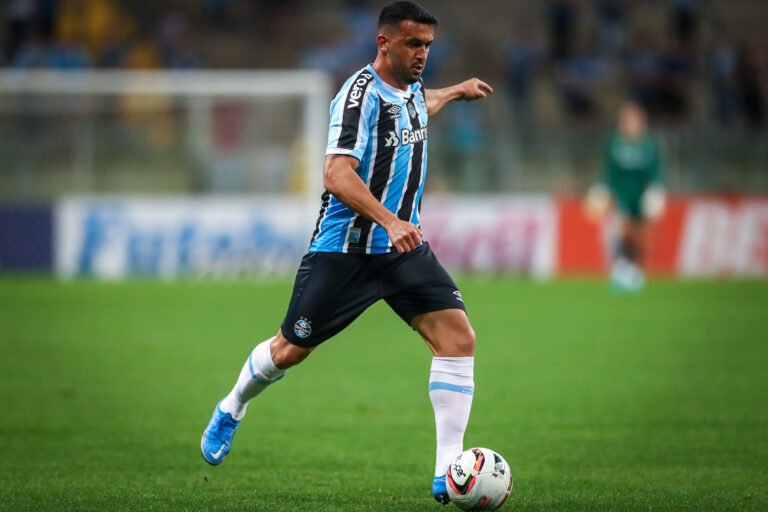 Edilson lamenta derrota do Grêmio para o Ituano: “A chateação do torcedor é a nossa chateação de vestiário”