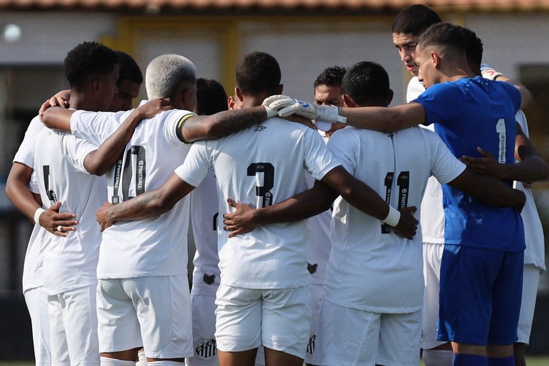 Renyer supera lesão e drama familiar e busca volta por cima no Santos -  Lance!