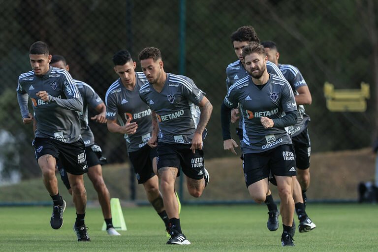 Com foco no Brasileirão, Atlético-MG inicia treinos com vários desfalques