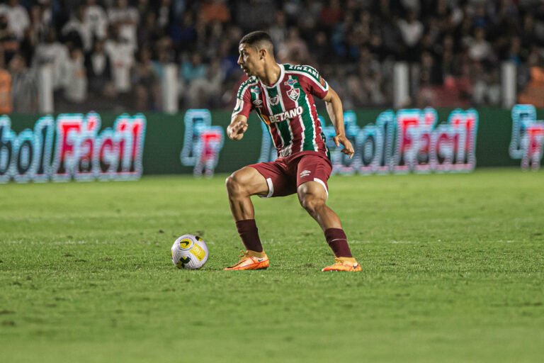Fluminense estipula valor mínimo para negociar André, informa portal
