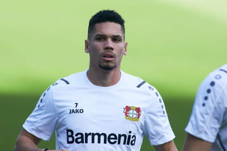 Com desejo de voltar ao Brasil, Paulinho negocia rescisão com Leverkusen e Atlético tenta avanço pelo jogador