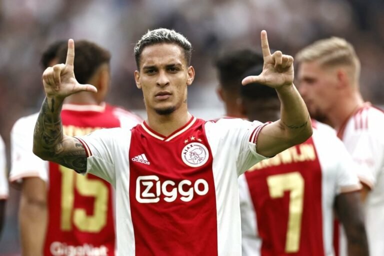 Manchester United prepara nova oferta por Antony e espera desfecho positivo