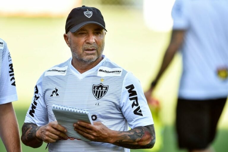 Ex-treinador do Atlético Mineiro, Sampaoli revela ter pedido as contratações de Hulk e Nacho Fernández