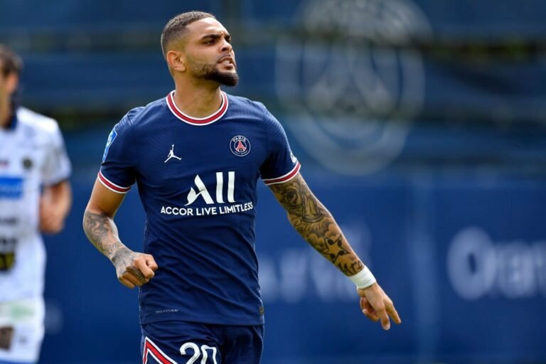 PSG avança nas negociações para vender Kurzawa ao Fulham, da Inglaterra