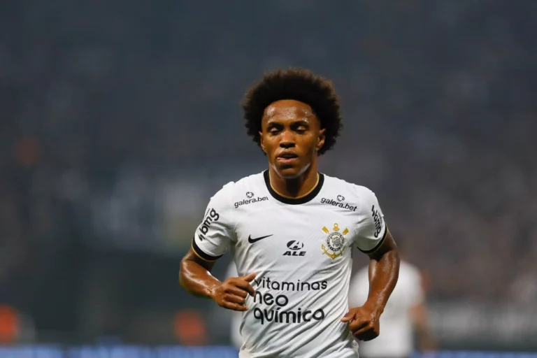 Ex-jogador diz que Willian não quer permanecer no Corinthians