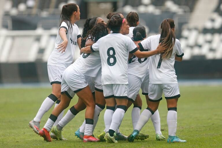 Botafogo pode subir de divisão no Brasileirão Feminino neste sábado (14)