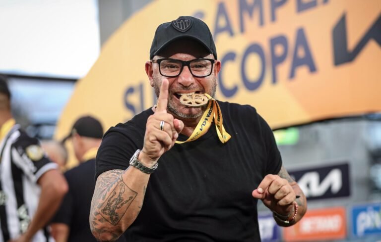 Turco Mohamed fala sobre demissão no Atlético e pressão das redes sociais pela volta de Cuca