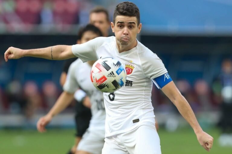 Flamengo aguarda chegada de documentação para acertar contratação de Oscar