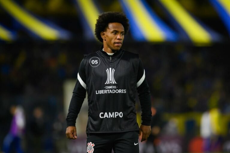 Willian pode ser vendido caso Corinthians seja eliminado da Libertadores