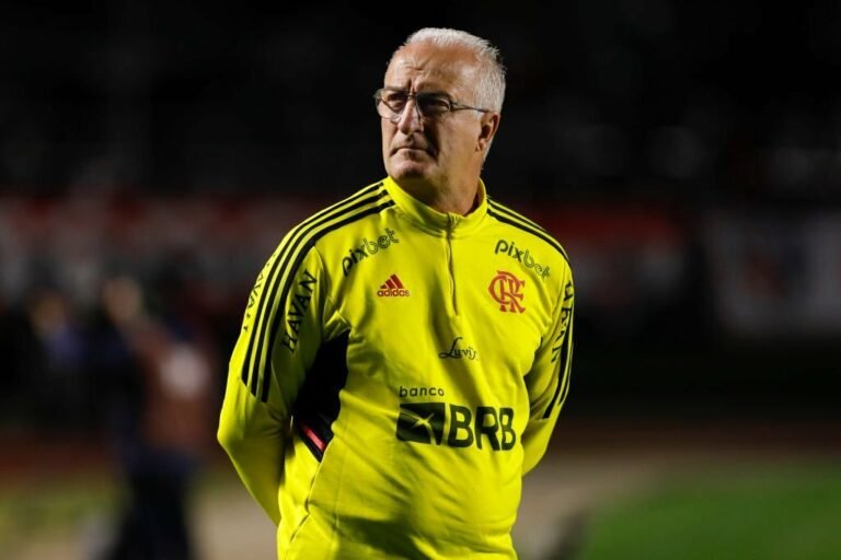 Dirigente do Flamengo alfineta Paulo Sousa e elogia Dorival Júnior