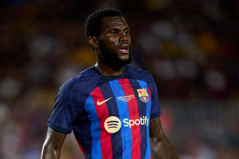 Barcelona pode perder dois jogadores recém-contratados de graça