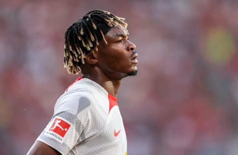 PSG monitora zagueiro francês como alternativa a Skriniar