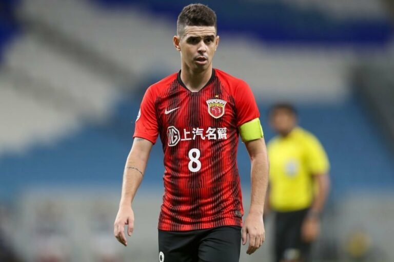 Estafe de Oscar pressiona Shanghai Port. para liberar documentação; Flamengo monitora