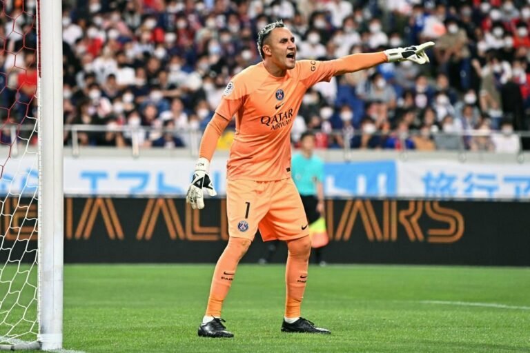 Napoli se acerta com Keylor Navas e busca acordo com PSG