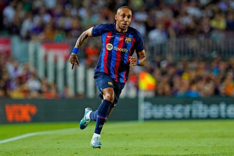 Chelsea fecha acordo com Aubayemang e iniciará conversas com Barcelona