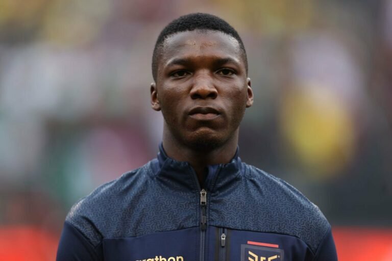 Manchester United avalia contratação de joia equatoriana