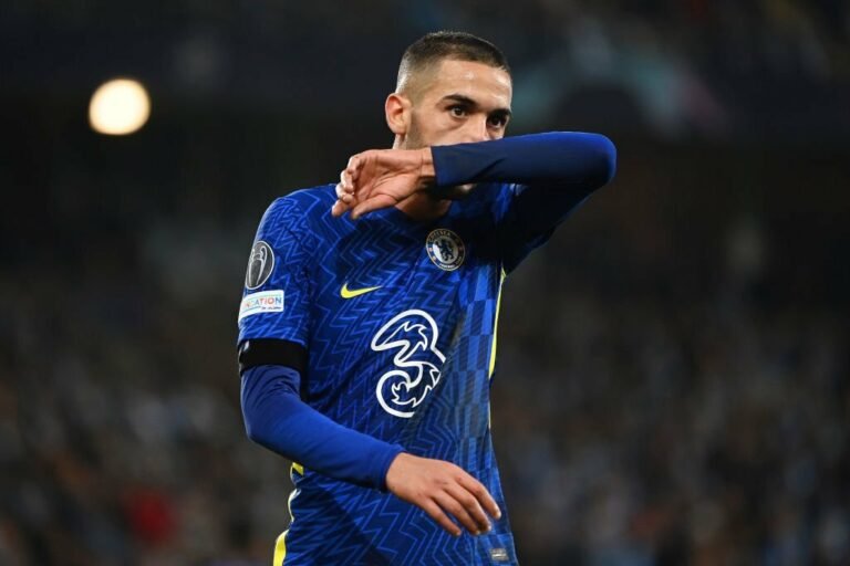 Ajax prepara investida por Ziyech para substituir Antony