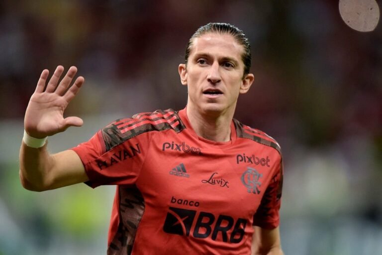 Flamengo avalia renovação de Filipe Luís; aposentadoria é cogitada