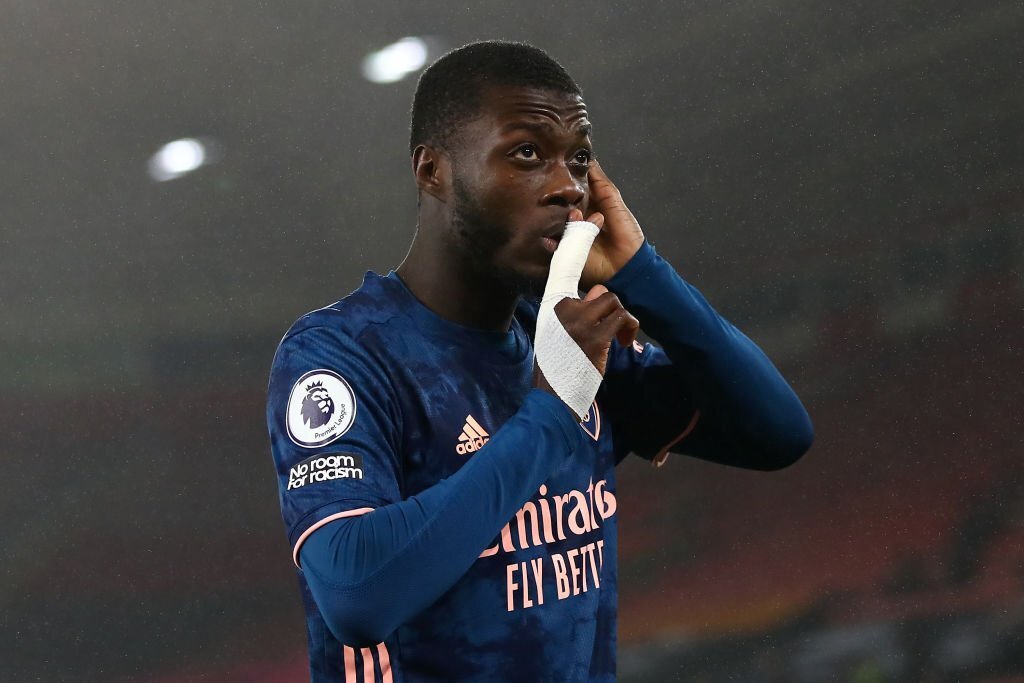 Arsenal negocia empréstimo de atacante para clube francês