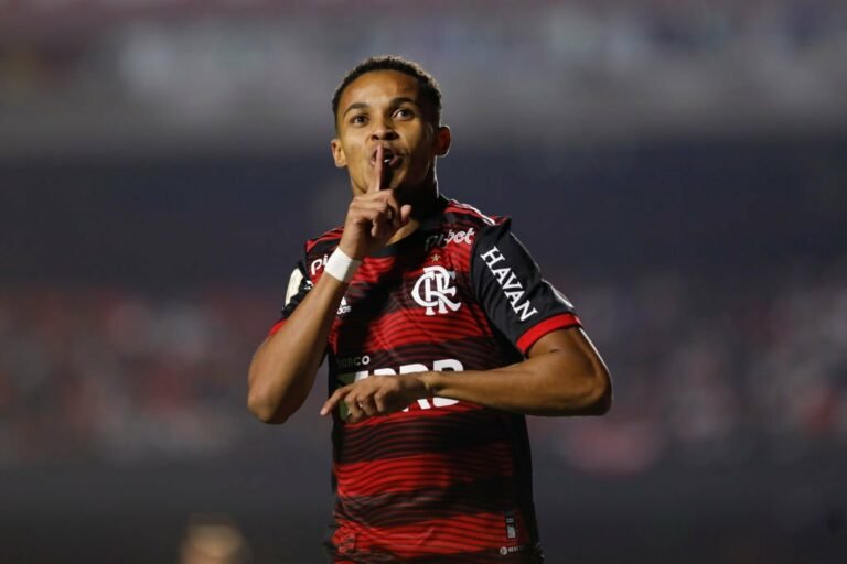 West Ham aumenta proposta por Lázaro, do Flamengo