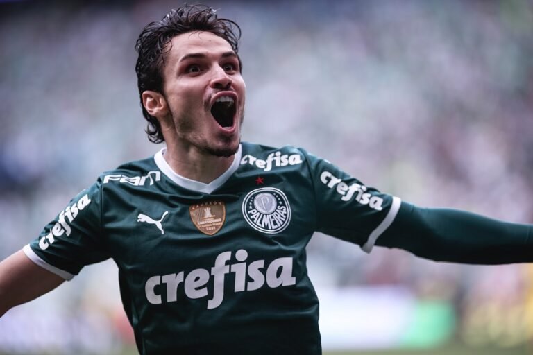 Raphael Veiga amplia recorde de gols em finais pelo Palmeiras