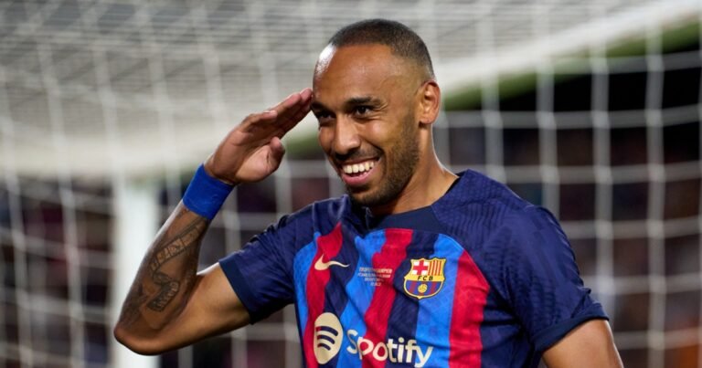 Barcelona planeja fechar três vendas nesta janela