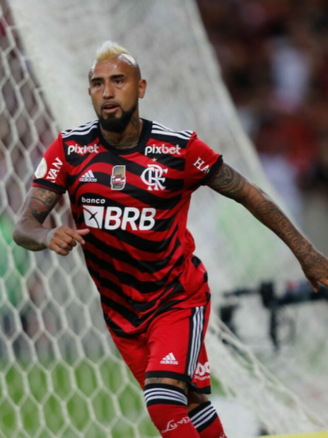 NOVO TITULAR? Confira os números de Vidal com a camisa do Flamengo