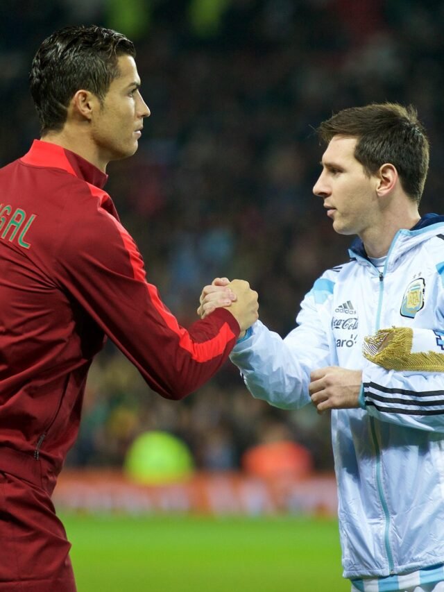 cristiano-ronaldo-e-lionel-messi-se-cumprimentam-antes-de-jogo-em-2014-1556762769227_v2_3x4