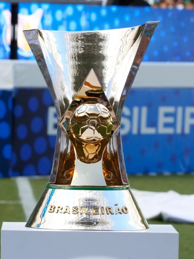 trofeu-do-campeonato-brasileiro-e-exibido-na-partida-entre-palmeiras-e-vasco-1562963269810_v2_1x1