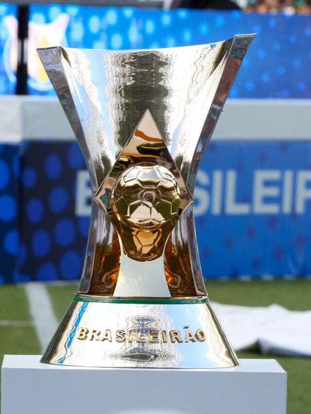 trofeu-do-campeonato-brasileiro-e-exibido-na-partida-entre-palmeiras-e-vasco-1562963269810_v2_1x1