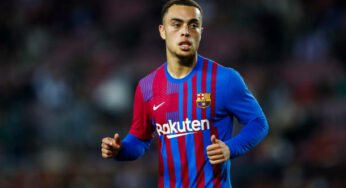 Manchester United prioriza lateral do Barcelona, mas monitora belga do Dortmund