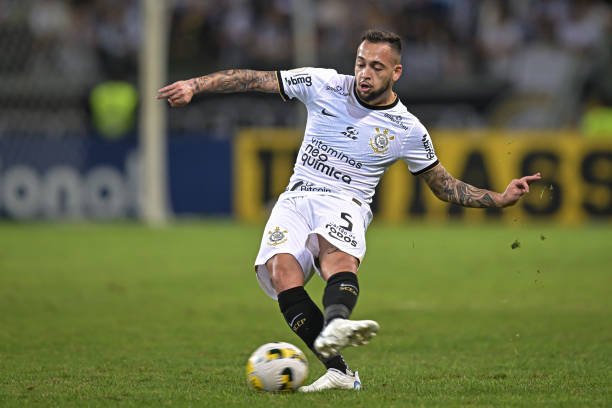 Gigante português entra na briga por Maycon e Corinthians corre risco de perder jogador