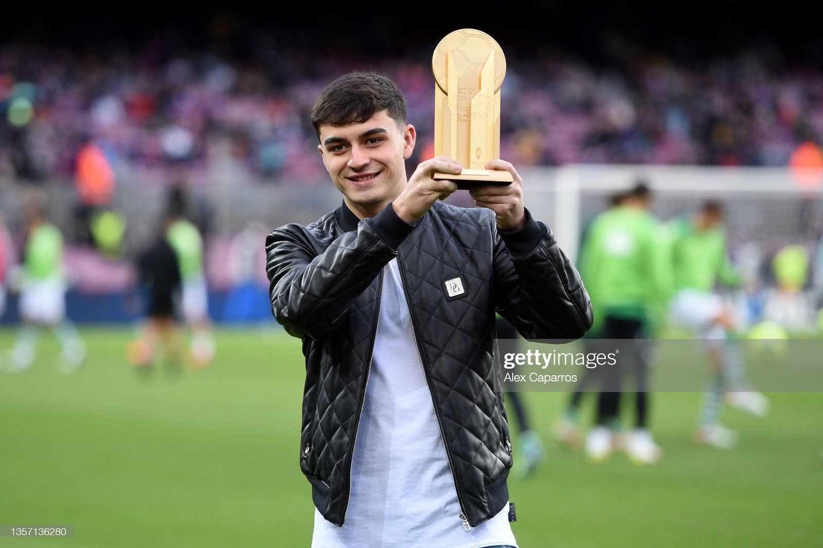 TNT Sports Brasil - E AÍ, QUAL JOGADOR JOVEM LEVA ESSA? 🏆🔥 Esses são os  destaques sub-21 que foram indicados ao Troféu Kopa, da France Football.  Comenta aí quem merece mais! #BallondOr