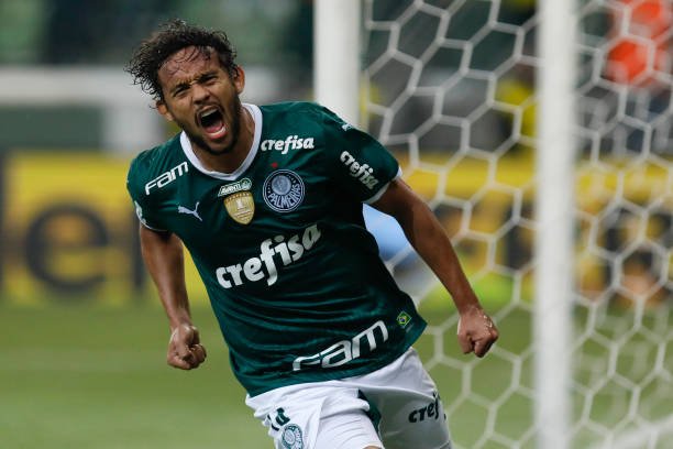 Gustavo Scarpa quase se emociona em sua despedida do Palmeiras