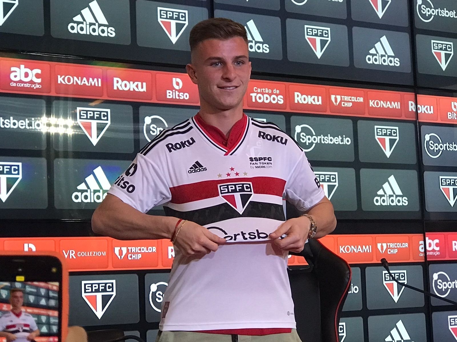 giuliano-galoppo-veste-a-camisa-do-sao-paulo-1658949455597_v2_4x3