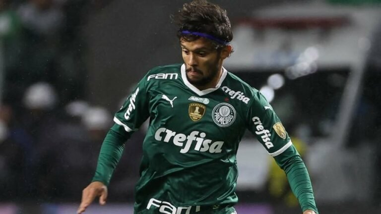 Após polêmica, arbitragem assinala segundo gol do Palmeiras a Gustavo Scarpa