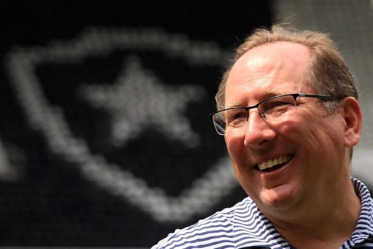 John Textor responde colunista sobre suposta “turbulência” da SAF do Botafogo