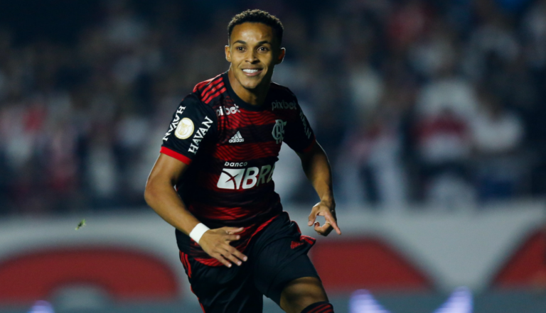 Flamengo recusa proposta de clube espanhol por Lázaro