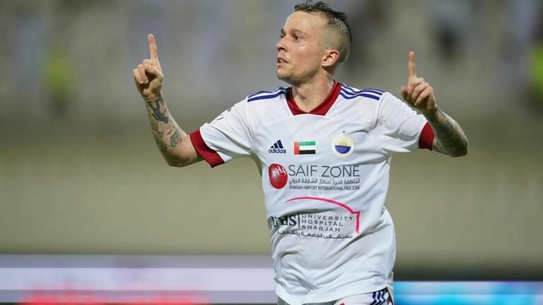 Corinthians negocia contratação de Bernard, mas questões financeiras dificultam