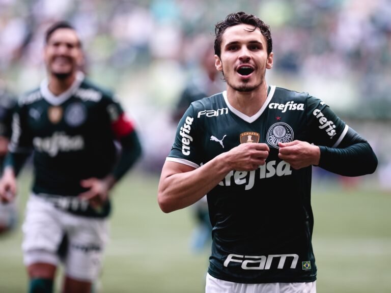 raphael-veiga-comemora-gol-do-palmeiras-contra-o-santo-andre-1645300068465_v2_4x3