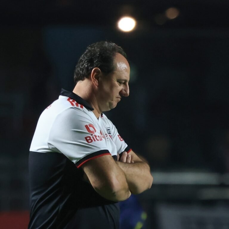 rogerio-ceni-tecnico-do-sao-paulo-em-jogo-contra-o-flamengo-pela-copa-do-brasil-1661390506581_v2_1x1