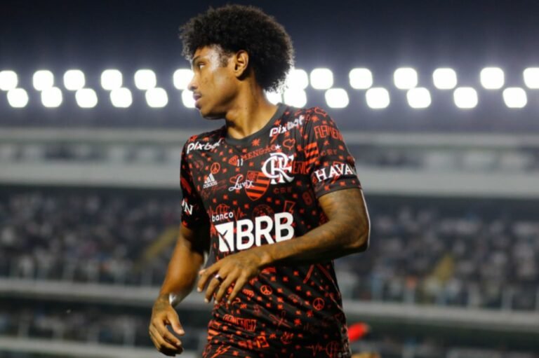 Flamengo mantém percentual de Vitinho mirando reduzir o prejuízo