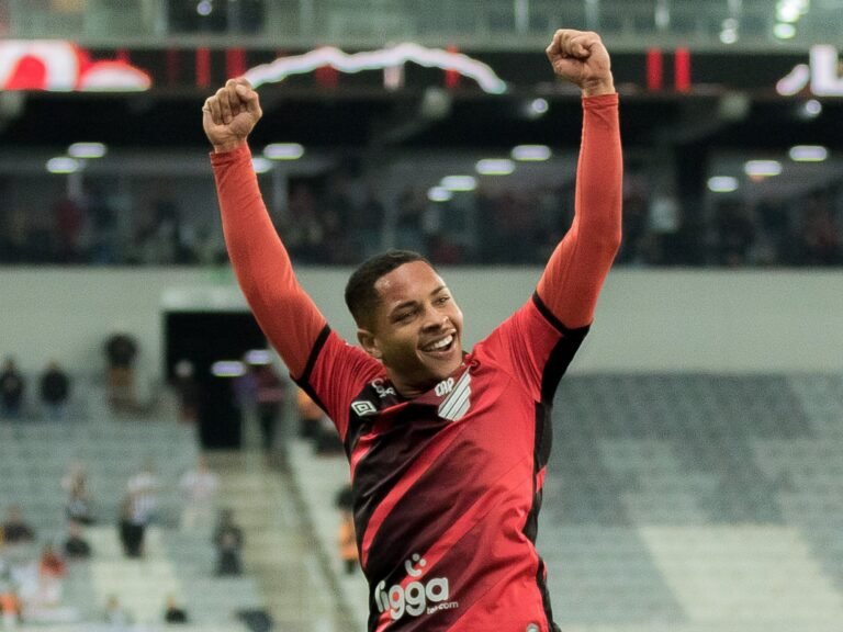 vitor-roque-comemora-gol-pelo-athletico-contra-o-libertad-pela-libertadores-1656465256776_v2_4x3