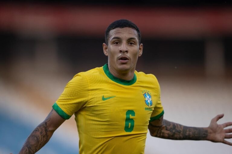 Tite fala sobre lesão de Guilherme Arana