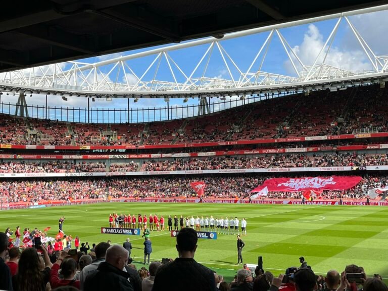 Com quebra de recorde de público, Arsenal Feminino goleia o Tottenham