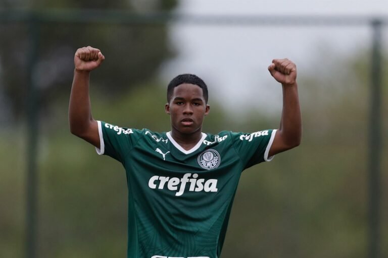 Endrick, do Palmeiras, deve ser relacionado para o confronto contra o Santos, diz jornalista