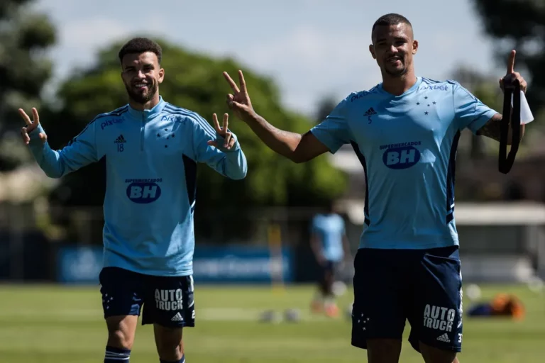 De olho em 2023, Cruzeiro planeja renovar com Jajá e Zé Ivaldo, ambos do Athletico-PR